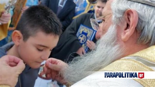 Θεοφάνια στο Ηράκλειο: Ένας 8χρονος έπιασε τον Σταυρό - Δείτε εικόνες και βίντεο