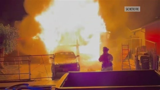 Overnight fire scorches South Sacramento home