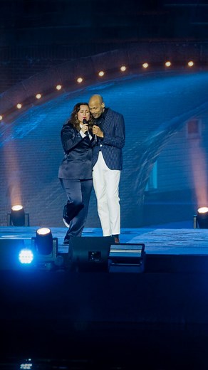 11K views · 331 reactions | Wat was het gisteren een prachtige avond op de Amstel. Ik voel mij zo vereerd dat ik hier mocht staan op de magere brug. Maar voordat de show begon, werd er eerst nog hard gerepeteerd door iedereen. #5meiconcertamstel #bevrijdingsdag #fragile #nationaalcomite4en5mei #ladress #marivdven | Trijntje Oosterhuis | Facebook