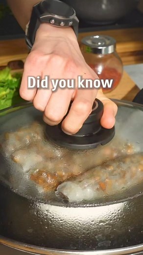 CHEUNG FUN (hack) 😋 Cheung fun in China or Bánh cuốn in Vietnam are ultra thin sheets of rice noodles that can be filled with various fillings and topped with different sauces… perfect for summer!🫶 #easyveganmeals #easyveganrecipes #quickveganrecipes #quickrecipes #quicklunch #cheungfun #easyrecipes | Fit Green Mind