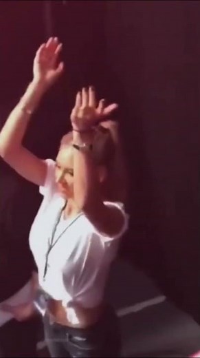 Anna Kournikova at #EnriqueIglesias Concert 😍 So Supportive 😘 - #AnnaKournikova Анна Курникова ❤️