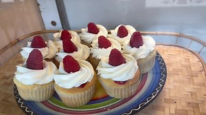 16 reactions | Todays Cupcake lineup. Mmmmmm!!! ❤️❤️ | Monkeycakes | Facebook