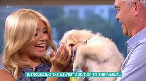 Holly Willoughby puts on a leggy display at the TV Choice Awards