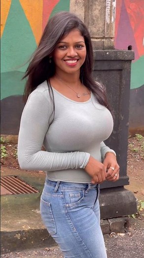 BIG BOOBED INDIAN GIRL FLAUNTING HER HUGE TITS IN PUBLIC