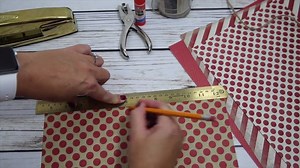 Fun and easy decoration idea!! http://www.theidearoom.net/paper-heart-garland/ | The Idea Room