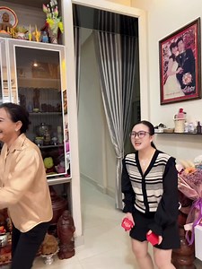 2.6M views · 116K reactions | Surprise កាដូ​ ជូនអ្នកម្តាយក្មេក​ គ្រត殺 រំភេីប​ បានឃេីញស្នាមញញឹមមនុស្សជាទីស្រលាញ់ | Krot Cambodia | Facebook