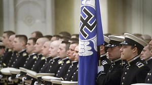 Finnische Luftwaffe entfernt letzte Hakenkreuze