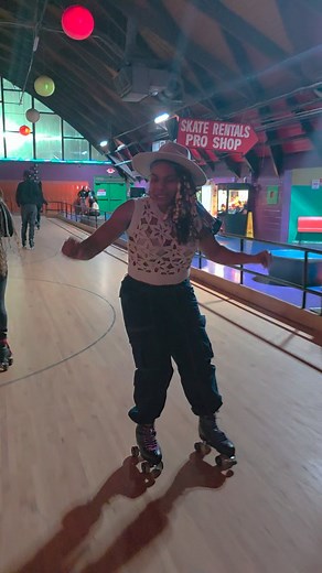 🛼. #yourfavoritesk8bae #backwards #rollerskating #girlinthehat #rollerskatingjourney | crystalfearlessmarie