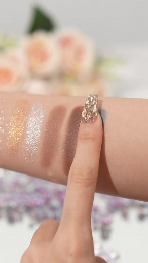 1.8K views · 122 reactions | Unleash your inner phoenix with the Floral Engraving Phoenix Makeup Palette! ✨ Create mesmerizing looks that embody strength and fearless self-expression. #Florasis #Florasismakeup #MakeupOnFire | 花西子Florasis | Facebook