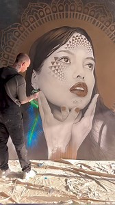 Big thank you to @conwaywise_interiors for getting me on board for this project, to @hermosafinishes for the recommendation and of course @pk_pearly for her creative role and modelling (you nailed it) This video should give you an insight into all the different materials and textures involved in this bespoke design, along with all the different techniques used to achieve different aspects of the piece. The walls were coated in a Venetian render by @calcecompany called glimmerputz, which allows f