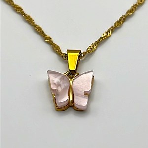 NWT 18KP Gold & Pink Butterfly Pendant Necklace, with gold tone Singapore chain