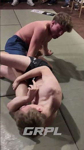 Almost Choked Out Between His Friend’s Legs… INSANE Headscissor Escape 😳💀