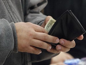 As Canadians spend, Americans scrimp