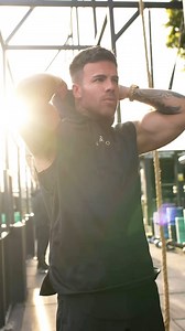 Sunshine, gold and a bad ass workout! What more can life bring? ✨🌟✨ #gavelo #gavelosportswear #marbella #gold #chins #sportswear #activewear #mensfashion #träning #outdoorgym #fitnesslifestyle #biceps #bodybuilding | Gavelo