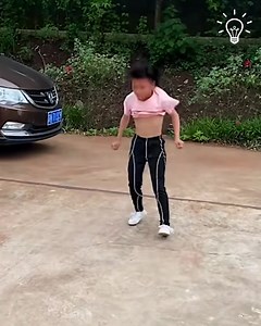 Female acrobats show some of the most impressive stunts! | Nathaly