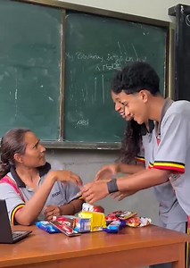 É uma forma do nosso amor pela nosso professora❤#4u#sorotan #cafeoecusse🇹🇱🇵🇹