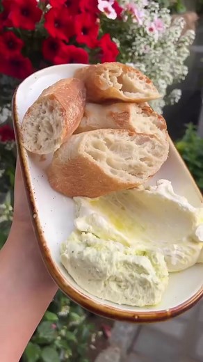 Craving a taste of Croatia? Discover the flavors at @dubrovnikrestaurant_ny, an esteemed Michelin Bib Gourmand-awarded restaurant nestled in New Rochelle. Step into their tranquil outdoor dining space, where you’ll be whisked away to a Croatian oasis. Delight in their menu featuring authentic dishes and delicious summer cocktails. 🍸🐟✨ 📍: Dubrovnik Restaurant (New Rochelle, NY) 📽: @noshplate #VisitWestchester #MyWestchester #BeyondInWestchester #WestchesterCounty #HudsonValley #Summer #Westch