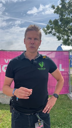 🍭👀👅☀️🍭👀👅☀️🍭👀👅☀️🍭👀👅☀️🍭🍭👀👅☀️🍭👀👅☀️🍭👀👅☀️🍭👀👅☀️ Vig Festival sluttede af med et brag 🔥 Festivalleder Ole Rasmussen forventer og håber på en ligeså flot fest i 2026 💪 Hvad har været dette års højdepunkter? Dobbelt så mange gæster onsdag, Svea S og godt vejr 🥰 Hvad kan man se frem til? Gøre det endnu vildere og bedre! 💚 👀👅☀️🍭👀🍭👅☀️👀🍭👅☀️🍭👀👅☀️🍭👀👅☀️🍭👀👅☀️🍭👀👅☀️🍭 📷: Sia Keil | Vig Festival