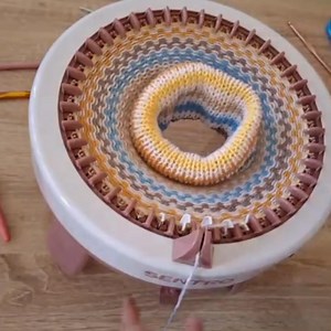 3.5K views · 27 reactions | Centro machine is special for hats. This video is for beginners. I hope you like it. Knitting loom for beginners step by step #knitting #crochet #scarf #knitting_loom_eljammari #hat #tejidos #fblifestyle | Ouabd Zaina | Facebook