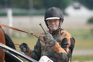 Dion Tesselaar mit Stuten-Duo in Jägersro