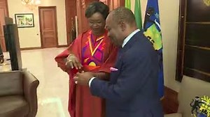 Le Gabon se veut devenir une référence en matière d’égalité Femmes-Hommes. Hier S.E. Ali Bongo Ondimba a reçu la prestigieuse distinction #HeForShe des mains de la Directrice Régionale UN Women Africa - ONU Femmes Afrique Oulimata Sarr pour son engagement en faveur des droits des femmes. #HeForSheGabon #GabonEgalité #JeMEngage | UN Women Africa - ONU Femmes Afrique | Facebook