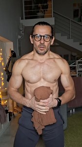 86K views · 2.1K reactions | Trapez și umeri, acasă, în 5 minute! Dacă vrei mai multe antrenamente, te aștept online, să ne antrenăm împreună! Antrenamentele de grup sunt atât în direct cât și înregistrate, atât pentru începători cât și pentru avansați, indiferent de greutate sau de vârstă și costă doar 100 lei pe lună! #aualeufitness #sport #sanatate #sportonline | Auăleu Fitness | Facebook