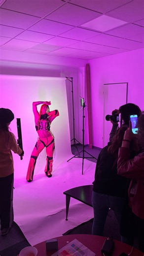 OXA on Instagram: "🇩🇪 ✨ SET ME FREE — COVER SHOOT DAY ✨ Heute hatten wir das Fotoshooting für das offizielle Cover von Set Me Free, und mein Herz schwingt immer noch mit dieser Energie. 💜🔥 Es war eine große Freude, alle Teams kennenzulernen und mit ihnen zusammenzuarbeiten, die an diesem Release beteiligt sind. Vielen Dank für eure Hingabe, Sorgfalt und Professionalität – jedes Detail dieses Projekts trägt ein Stück von euch. Danke, Resa, dass du diesen Prozess noch besonderer gemacht hast. 