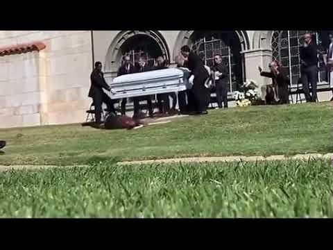 dead woman falls out of casket at her funeral | stan twitter