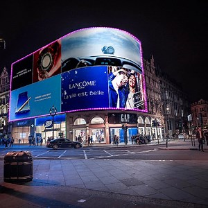 [Hot Item] Outdoor RGB LED Mesh Screen for Digital Advertising