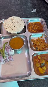120 saal purani gujarati thali | We are Foodies