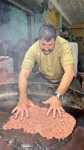 2.7M views · 9.1K reactions | The Man who introduce Biggest Chapli Kabab First time | Aqal Zada Chapli Kabab | 5 KG Kabab Making | Shah Deherai Swat | Kp Food Diaries | Kp food diaries | Facebook