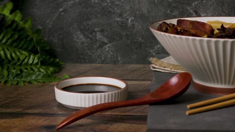 Ceramic Ramen Bowl Set of 2 – Large 34oz Noodle Bowls with Chopsticks, Spoons & Dipping Dishes – Traditional Japanese Soup Bowls and Spoons Set - Ramen Noodle Bowl Set for Udon Soba Pho Asian Noodles