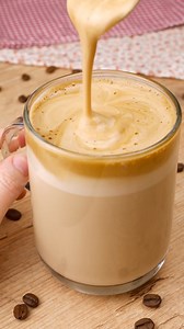 67K views · 1K reactions | Bora aprender esse café bem cremoso que pode ser armazenado por muito tempo no freezer e que fica melhor que de cafeteria. | Cook'n Enjoy | Facebook