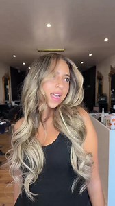 Transformation brune à blond et extensions bandes adhésives
