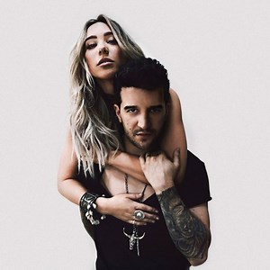 Alexander Jean - Lookin' Out My Back Door lyrics