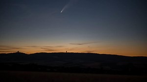 A timelapse video of the Comet NEOWISE, or C/2020 F3, passes over Austria. More than 10K photos were taken to make this video by our photographer Christian Bruna. The comet is passed closest to the Sun on 03 July and its closest approach to Earth will occur on 23 July. 📷 epa-efe / Christian Bruna #NeowiseComet #timelapse #NEOWISE #epaphotos #photojournalism | european pressphoto agency
