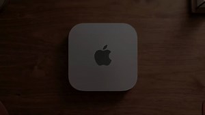 Perplexity 推出的 Perplexity Computer，标志着其从一个“AI 搜索回答引擎”向“全自主数字员工（Autonomous Digital Worker）”的重大进化。1. 什么是 Perplexity Computer 模式？它不再只是一个对话框，而是一个运行在云端（或本地）的智能代理（Agent）系统。你只需要描述一个最终目标（如“帮我写一份竞品分析报告并部署成网页”），它会自动将其拆解为搜索、分析、编程、设计等多个子任务，并自主执行。2. 今日关注：最新功能亮点Personal Computer（本地融合模式）：Perplexity 推出了与 Mac mini 等本地硬件挂钩的模式。它允许 AI 24/7 不间断运行，并将你的本地应用（如 Excel、IDE）与云端能力无缝融合。自定义技能（Custom Skills）：你可以教会它特定的工作流（例如：“每次我发公司名，你就去查它的融资历史并生成一页 PPT”），它会永久记住这一技能。3. 谁能使用？目前该功能主要面向 Perplexity Max 订阅用户（约 $200/月）和 Enterprise Pr