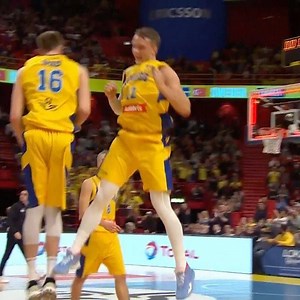 131K views · 1K reactions | Rate the degree of difficulty 1️⃣- on Ludde Hakanson's #TissotBuzzerBeater ! #ThisIsYourTime #EuroBasket | FIBA EuroBasket | Facebook