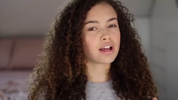 Aos 16 anos, morre a atriz, modelo e cantora Mya-Lecia Naylor