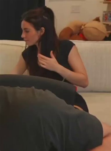 Andrea Botez was about to do sanethibg crazy during a SLIP UP after she forgot the camera was at an inappropriate ANGLE… 😳