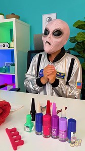 Monster goes to nail salon | 123 GO