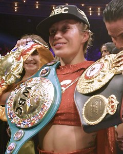 Una chica del este de LA ✨ 👑 Seniesa Estrada hizo sus sueños realidad. | Top Rank en Español