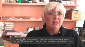 GRUßWORT VON CLAUDIA ROTH Wir freuen uns sehr, dass die Staatsministerin für Kultur und Medien, Claudia Roth, die Schirmfrau der Ausstellung „Grüne Moderne. Die neue Sicht auf Pflanzen“ ist. In ihrem Grußwort macht sie deutlich warum wir die Natur nicht nur bewundern können sondern auch bewahren müssen. Dazu können auch die Museen einen Beitrag leisten. | Museum Ludwig Köln