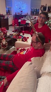 3M views · 10K reactions | Va iubeste Mino, si va multumeste pt tot sprijinul vostru, pentru comentariile frumoase, de bun simt, care d-au dovada, ca am parte de un public educat si inimos!!❤️ Loveee youu allll!!!❤️ Va doresc : Un Craciun fericit si Sarbatori fericite, tuturor!!!❤️ | Minodora | Facebook