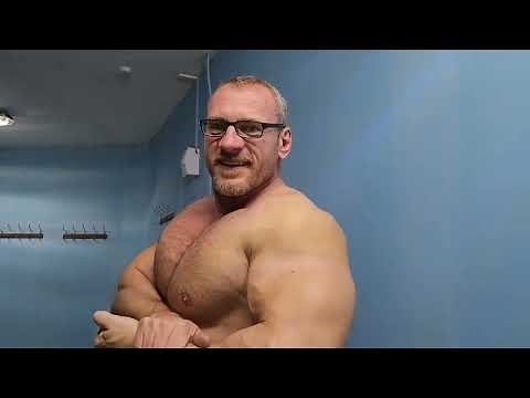 Muscle daddy Sorin Sandor pec bounce and flex