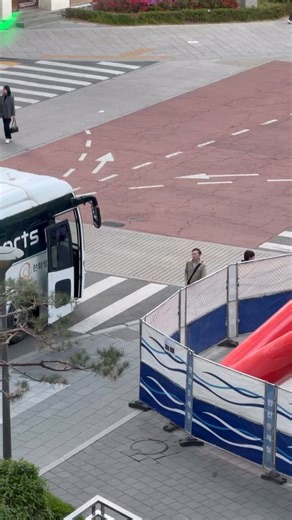 that big ass bus🫩🫩🫩