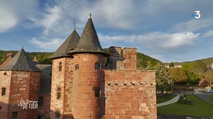 C'est un incontournable pour les amateurs de patrimoine. Dimanche 21 mai à 12h55, Eric Perrin Le Temps d’un Détour vous invite à Collonges La Rouge où fut créé en 1982 l' association Les Plus Beaux Villages de France . Tourisme Tulle en Corrèze Corrèze Tourisme Collonges-la-Rouge Association "Les amis de Collonges" | France 3 Nouvelle-Aquitaine