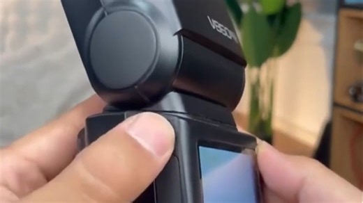 神牛speedlight 560EX II闪光灯，轻便易携，手动模式灵活控光，室内拍摄告别昏暗，美食摄影瞬间出片，新手也能轻松上手。