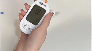 一机测血糖尿酸，轻松掌控健康！实测便捷无痛，家庭日常监测神器，生活更安心。