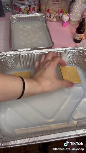 DIY Silicone Wax Melt Molds for S'mores - Candlemaking Tutorial